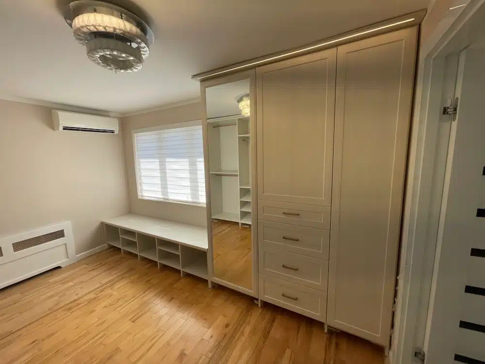 Hermoso Closet y Armario con Harto Especio
